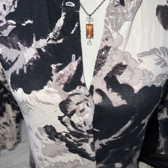 EXPRESS COVER UP/ sweater shirt - Picture 2 of 9